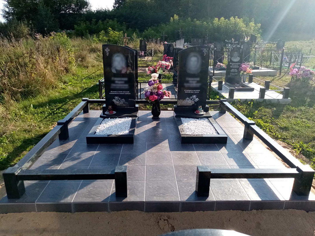 Благоустройство могил на кладбище. Мемориальные комплексы